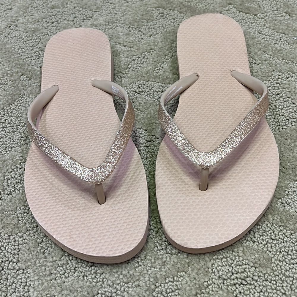 NWOT Mossimo Supply Co. S 6-7 Gold Glitter Sandals with Khaki Base for Summer!